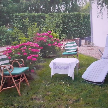 Peti Kaz Hotel Saint-Seurin-sur-l'Isle Екстериор снимка